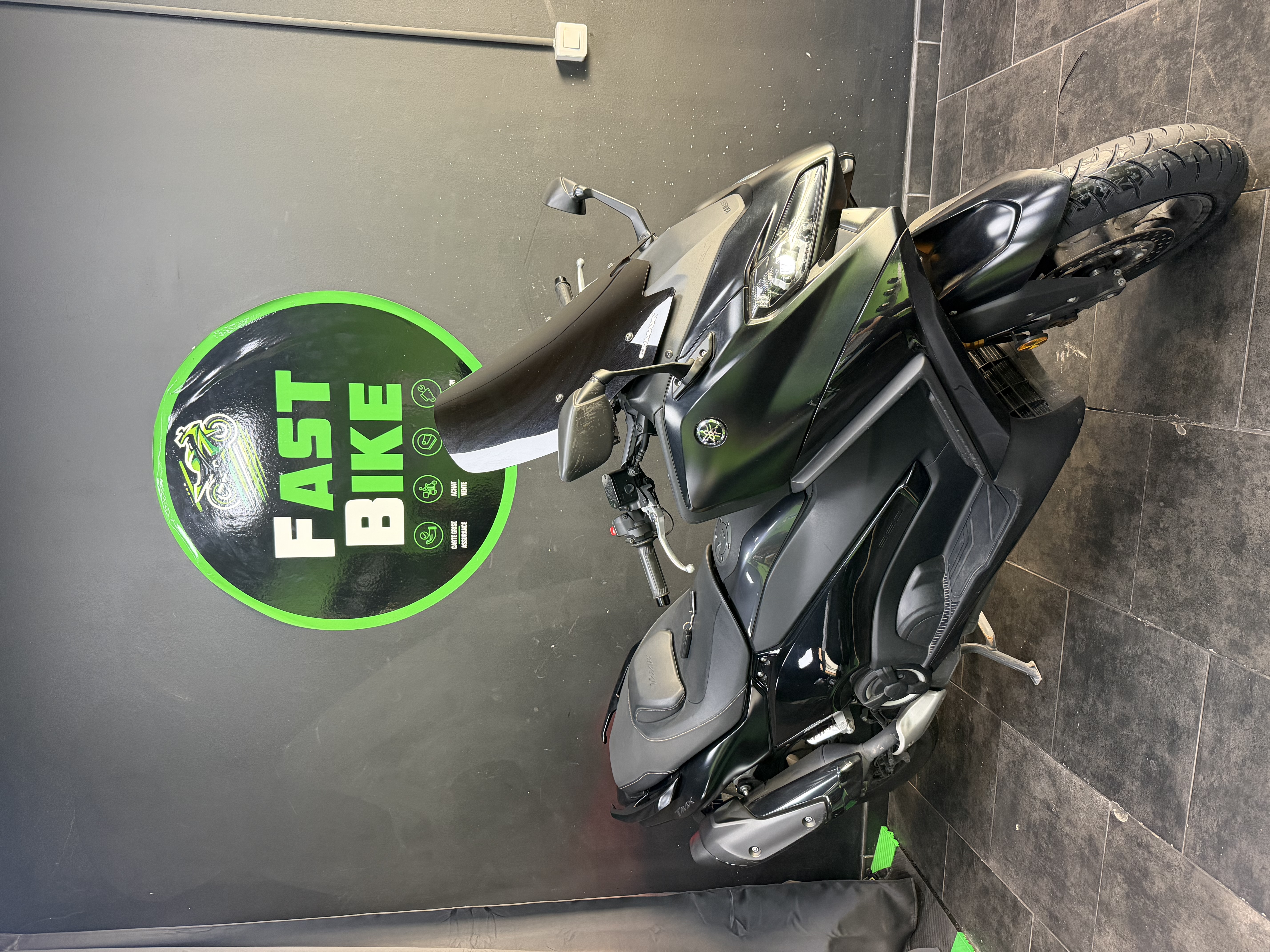 YAMAHA TMAX 560
